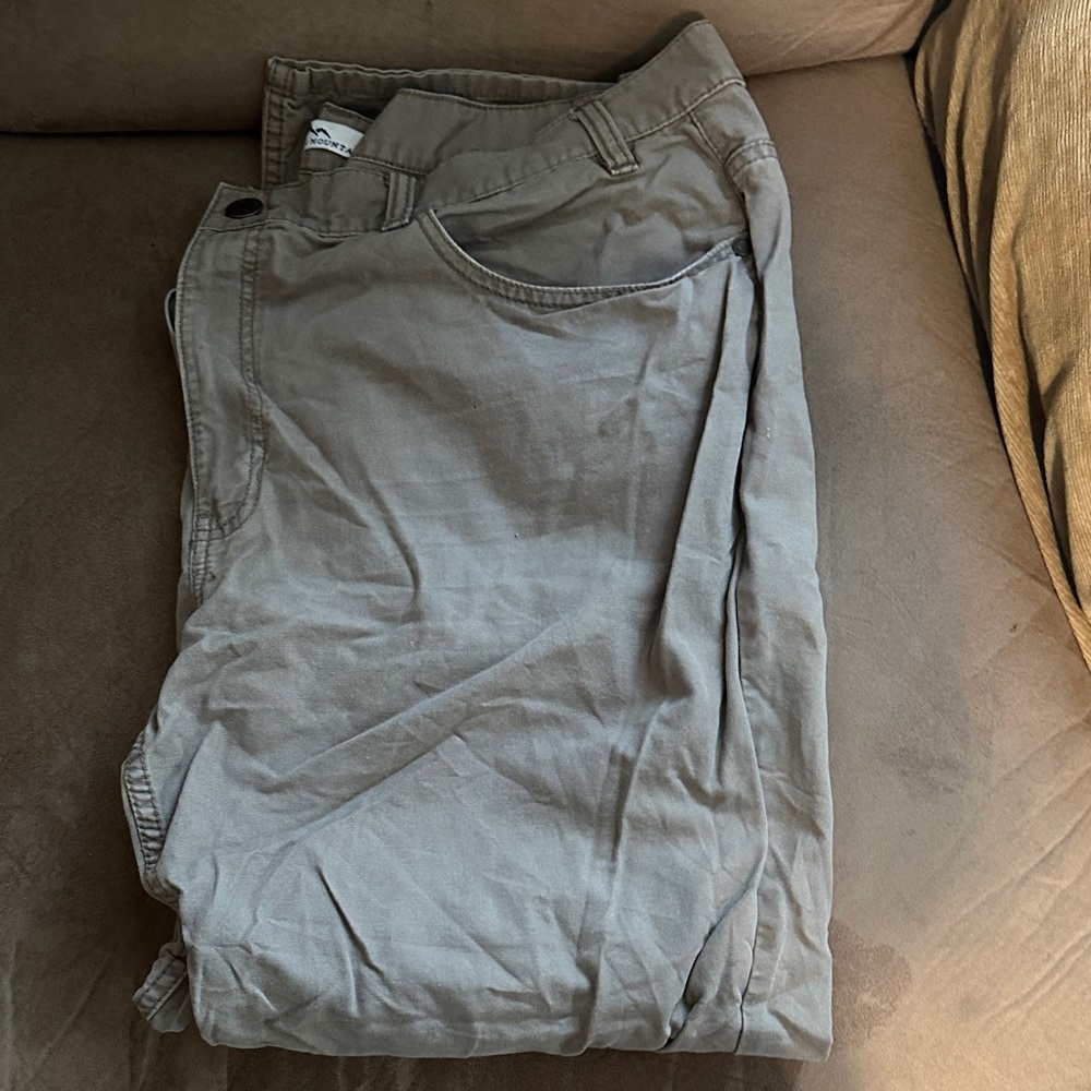 Men's khaki pants 42x32